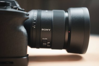 Bangkok, Tayland - 29 Mayıs 2024: Sony FE 35mm F1.4 GM lensi