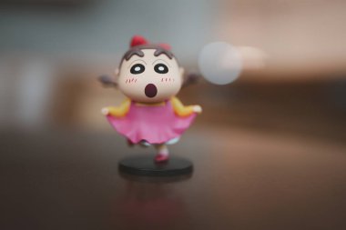 Bangkok, Tayland - 26 Haziran 2024: Shinnosukeko, CRAYON SHIN-CHAN Komik Kostüm Serisi 52TOYS 'dan Oyuncak Oyuncak Oyuncak