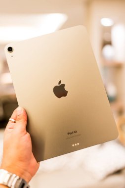 Bangkok, Tayland - 15 Temmuz 2024: iPad Air 11 inç, M2 Space grisi