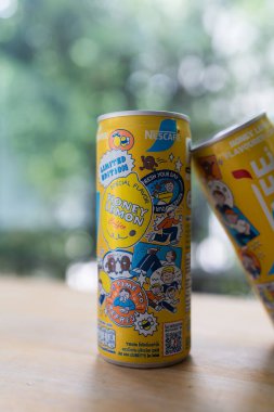 Bangkok, Tayland - 15 Temmuz 2024: Nescafe hazır kahve, sınırlı sayıda üretilmiş limon. Ayırt edici, modern ambalaj tasarımı. Konserve kahve kutusunu içmeye hazır. Lezzetin tadını çıkar..