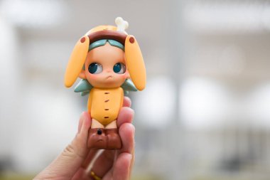 Bangkok, Tayland - 15 Temmuz 2024: Şirin sanat oyuncakları POP MART Zsiga Biz Çok Şirin Seriler Kör Kutusuyuz, Sıkıcı Köpek Yavrusu