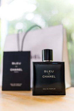 Bangkok, Tayland - 19 Temmuz 2024: Bir şişe Bleu De Chanel duş jeli