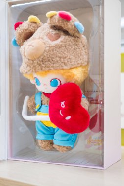 Bangkok, Tayland - 19 Temmuz 2024: DIMOO Randevu Serisi POP MART 'tan 20 cm Pamuk Bebek