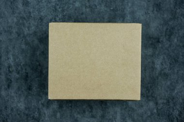 Kapalı kahverengi kutu teslimat karton karton paketleme