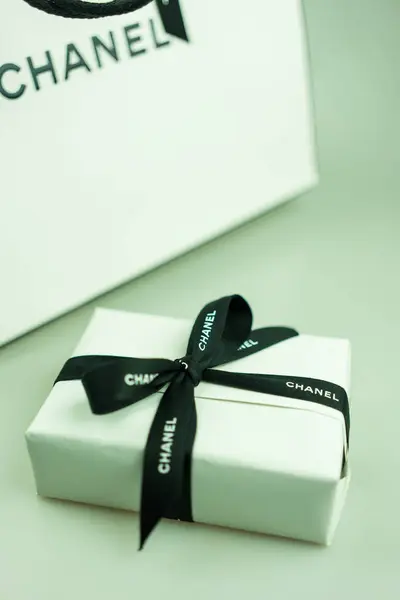 stock image Bangkok, Thailand - August 17, 2024 : An elegant gift box by Chanel, proper packaging showing the brand on the ribbon