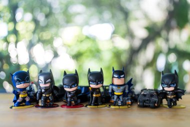 Bangkok, Tayland - 8 Eylül 2024: Bir POP MART, yeni bir koleksiyon DC Batman 85. Yıl dönümü Figürleri, Tüm sette 6 kör kutu var