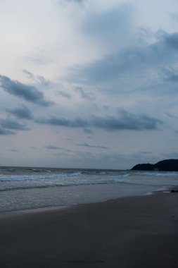 Chanthaburi, Tayland 'da deniz manzarası. Dikey fotoğraf