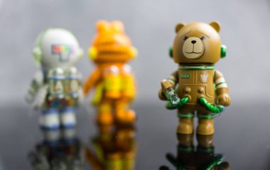 Bangkok, Tayland - 16 Eylül 2024: MEGA Uzay Seri 3 'ün Pop Mart' ı. Koleksiyon Mega Space Molly, Tüm Üyeler 9 tasarım, Bu üyenin adı TED 2