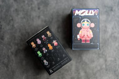 Bangkok, Tayland - 16 Eylül 2024: Mega Uzay Molily 'nin iki kör kutu koleksiyonu