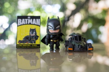 Bangkok, Tayland - 26 Eylül 2024: POP MART 'tan DC Batman 85. Batman Süpermen 'e Karşı, Adalet Şafağı 2016 filmi