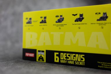 Bangkok, Tayland - 26 Eylül 2024: DC Batman 'in 85. Yıl Seri Rakamları, Tüm set 6 kör kutu içeriyor