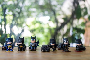 Bangkok, Tayland - 13 Ekim 2024: Bir POP MART, yeni bir koleksiyon DC Batman 85. Yıl dönümü Figürleri, Tüm sette 6 kör kutu var
