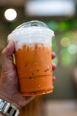 Tayland buzlu çayı, Cha Yen çay, süt ve şekerden yapılan Tayland usulü soğuk bir içecektir. Tayland 'da imzalı bir içki..