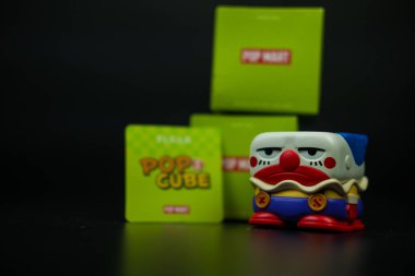 Bangkok, Tayland - 16 Ekim 2024 Kıkırdama Oyuncağı, Disney, Pixar POP CUBE 1 Serisi rakamları