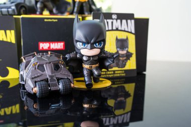 Bangkok, Tayland - 21 Ekim 2024: POP MART 'tan DC Batman 85. Kara Şövalye 2008 Filmi.