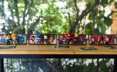 Bangkok, Tayland - 26 Ekim 2024: Pop Mart oyuncağı, Marvel Fotoğraf Çerçeve Serisi Figürleri koleksiyonu, hepsi Pop Mart 'ın 8 üyeli tasarımı.