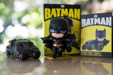 Bangkok, Tayland - 26 Ekim 2024: POP MART 'tan DC Batman 85. Kara Şövalye 2008 Filmi.
