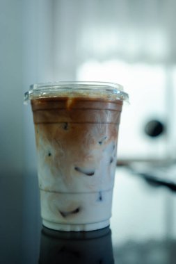 Özel kahve, buzlu latte kahve yaz tatili, kafede ferahlatıcı içecek..