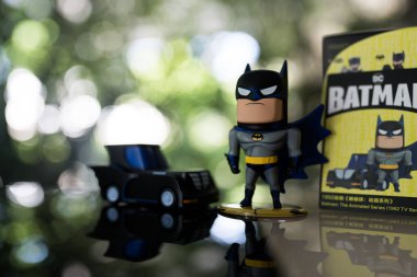 Bangkok, Tayland - 11 Kasım 2024: POP MART 'tan DC Batman 85. Batman Animasyon dizisi 1992 TV dizisi