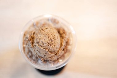 Lezzetli ve tatlı dondurma üzerine kahve frappe kahve, seçici odak