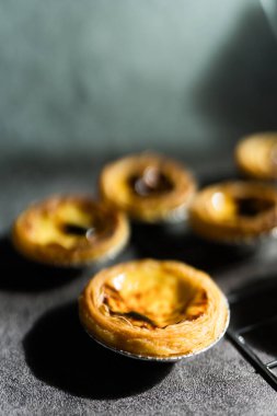 Ev yapımı yumurtalı turtaları yakın plan.