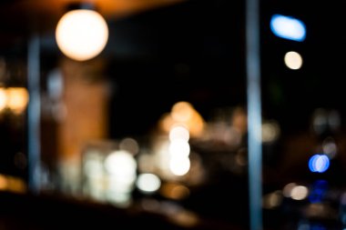 Bokeh efektli bulanık arkaplan fotokopi alanı resmi için gece kulübü barında mükemmel