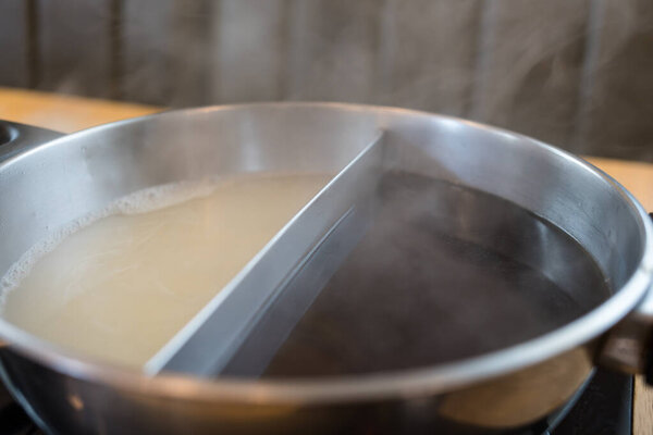 Hot pot with two kinds of soup in one pot of shabu