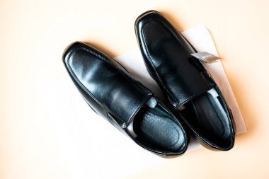 Klasik siyah erkek deri ayakkabıları. Üst görünüm
