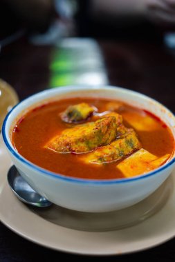 Baharatlı sarı balık körisi, Tayland güney yemeği.