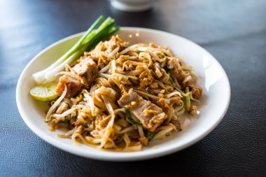 Tabakta Tayland eriştesi tarifi. Tayland 'dan Asya tarifi