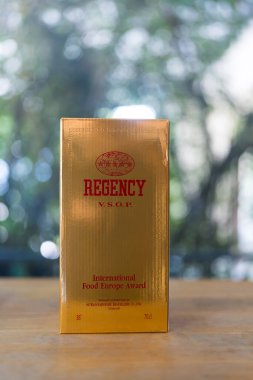 Bangkok, Tayland - 5 Şubat 2025: Naiplik Paketi, Regency Brandy Thai sloganı altında her zaman duyulan bir likör markasıdır. Naip Tayland 'ın en popüler likörüdür..