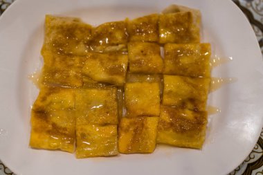 Yoğunlaştırılmış sütlü Roti yumurtası. Tayland usulü kızarmış roti.