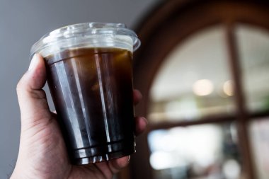 Buzlu sade kahve ya da Amerikan kahvesi.