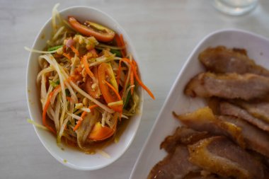 Tayland usulü ızgara domuz eti.