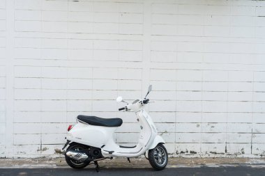 Bangkok, Tayland - 12 Mart 2025 New VESPA LX 125 I-Get in street park