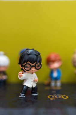 Bangkok, Tayland - 17 Mart 2025: Hirono X CLOT Serisi Figürleri, Kung FU olarak adlandırıldı. Hirono popüler bir karakter dizisidir.