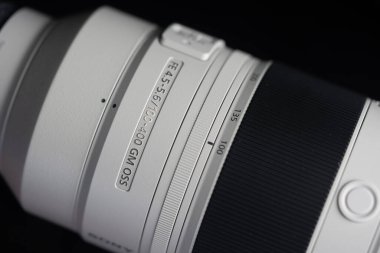 Bangkok, Tayland - 27 Mart 2025 Sony FE 100-400mm Sony Full Frame aynasız kamera lensleri