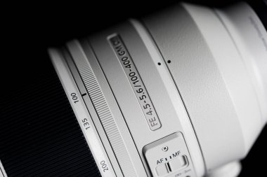 Bangkok, Tayland - 30 Mart 2025 Sony FE 100-400 mm Sony Full Frame aynasız kamera lensleri