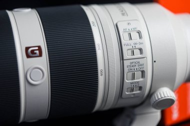 Bangkok, Tayland - 30 Mart 2025 Sony FE 100-400 mm Sony Full Frame aynasız kamera lensleri