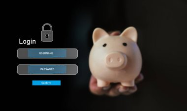 Dijital giriş arayüzünün yanında elinde pembe kumbarayla el ele tutuşan adam online bankacılık ve finansal güvenliği temsil ediyor. Siber güvenlik ve güvenlik şifresi girişi çevrimiçi bankacılık kavramı