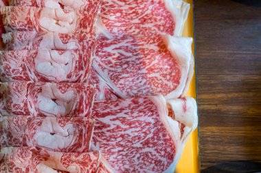 Gurme wagyu bifteği Shabu shabu lezzetleri çiğ et iştah açıcı güzellik. Nefis mükemmelliğin tadını çıkarıyorum.