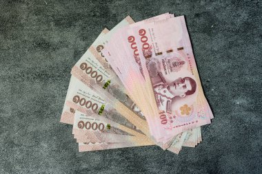 1000 ve 100 Tayland Baht Tayland kağıt banknotu. Tayland baht banknotları yığını, iş tasarrufu yatırım kavramı.