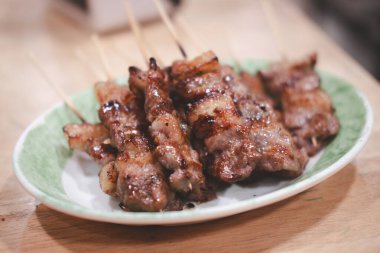 Tayland usulü ızgara biftek şişi. Keyfini çıkarmaya hazır