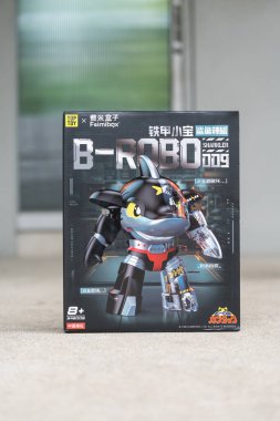 Bangkok, Tayland - 19 Nisan 2025 Toptoy Sharkler Demir İnşaat Blokları 'ndan bir kutu, B-Robo 009, Kits