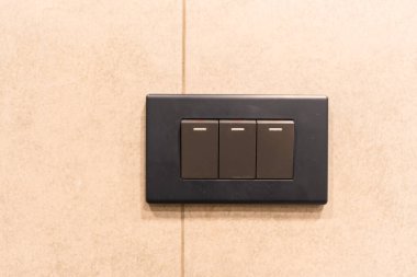 Otel odasındaki Tayland servisinde siyah soket ışığı söndür