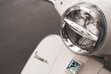 Bangkok, Tayland - 23 Nisan 2025 Piaggio Vespa scooter 'ı kapatın