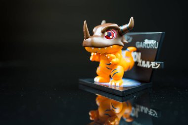 Bangkok, Tayland - 16 Nisan 2025: Greymon, Pop Mart Digimon Macera Maceraları Serisi Oyuncak Siyah arka planda Oyuncak.