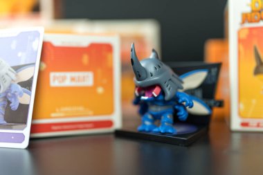 Bangkok, Tayland - 30 Nisan 2025: Digimon Adventure Adventure Mıknatıs Serisi Figürleri ve Paketleme.