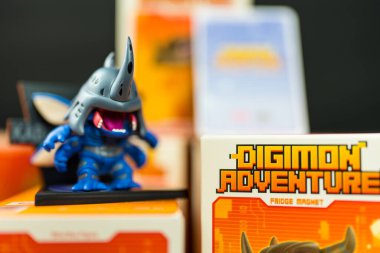 Bangkok, Tayland - 30 Nisan 2025: Digimon Adventure Adventure Mıknatıs Serisi Figürleri ve Paketleme.