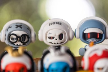 Bangkok, Tayland - 2 Mayıs 2025: MR-BONE Bebek Kemikleri Serisi Kör Kutusu, kör kutu koleksiyonu yapılabilir şirin oyuncaklar